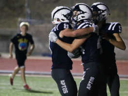 HS Football Roundup, 10/26: Mariners cruise past Cougars for league win