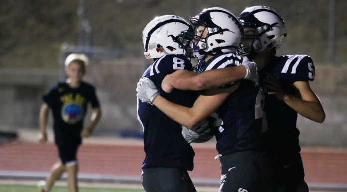 HS Football Roundup, 10/26: Mariners cruise past Cougars for league win