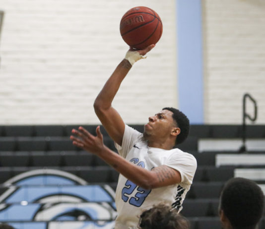 Men’s basketball: Seahawks seek return to conference title with young squad