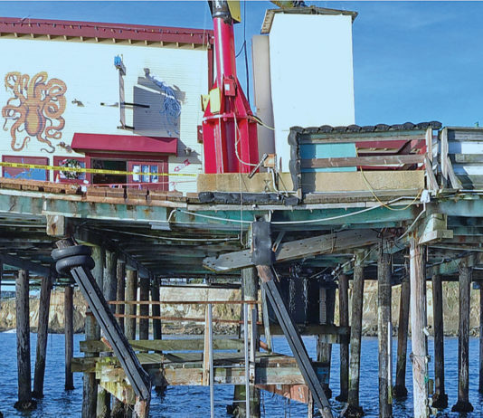Capitola Wharf closed after surf damage