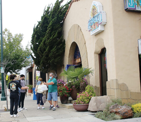 Newsom closes indoor services in restaurants, other businesses watsonville covid-19