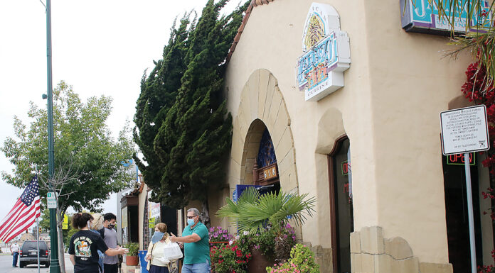 Newsom closes indoor services in restaurants, other businesses watsonville covid-19