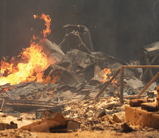 Weather gives firefighters a break; CZU Complex fires 5% contained CZU August Lightning Complex