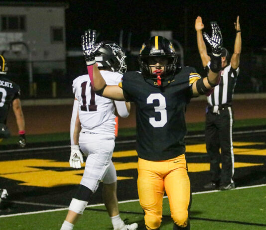 ‘Catz claw St. Francis in PCAL Mission North opener | High school football roundup